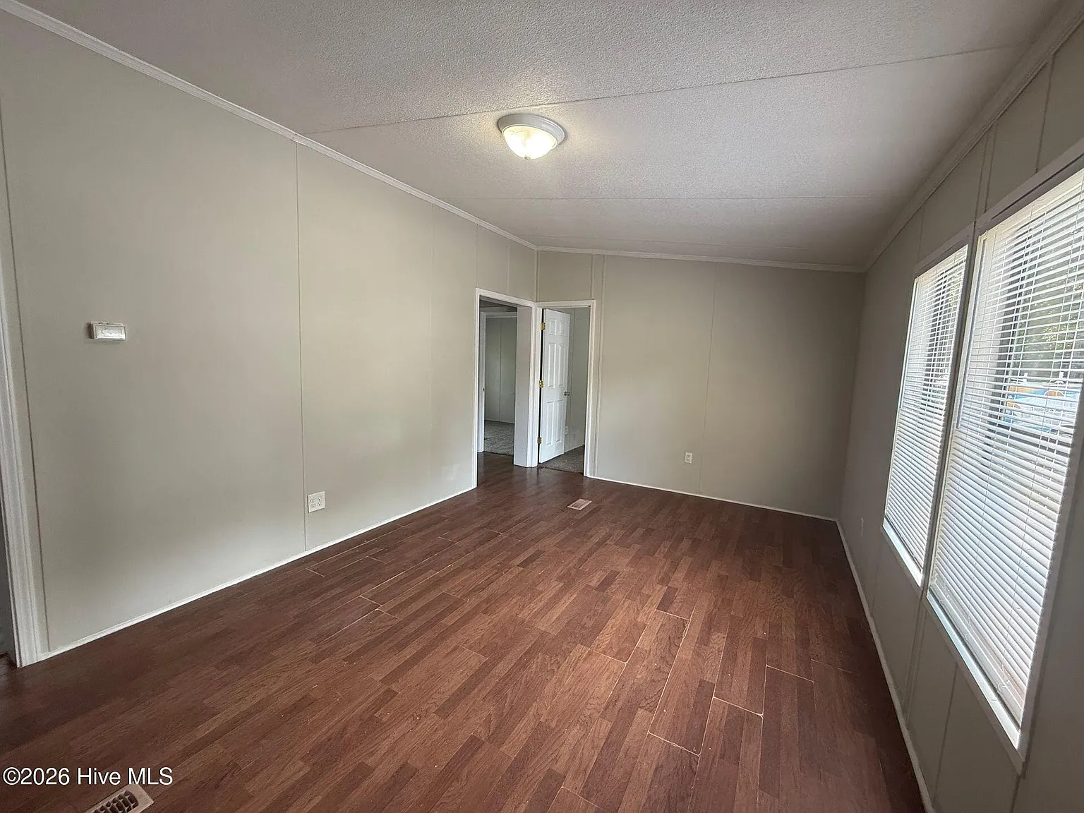 3 bed, 2.0 bath, $995 — Photo 4
