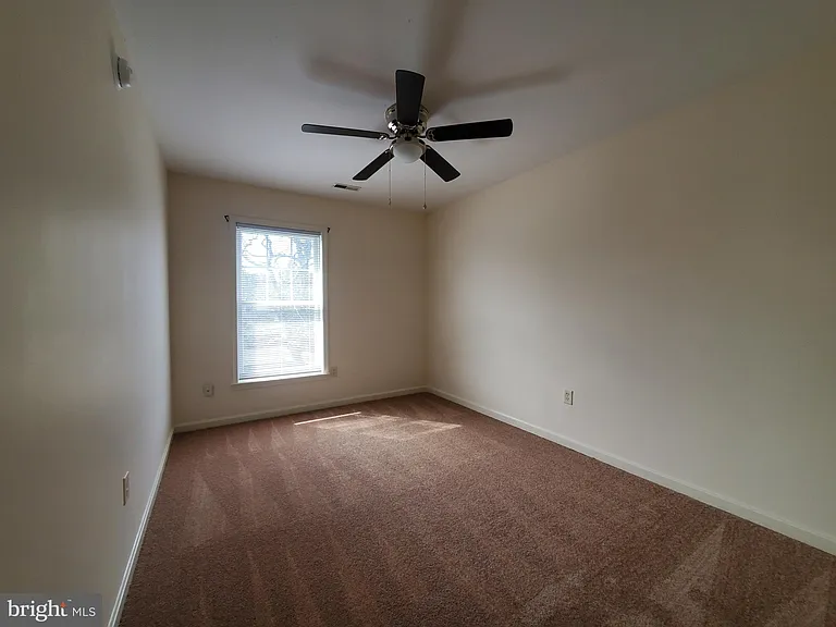 218 E North St — Photo 16