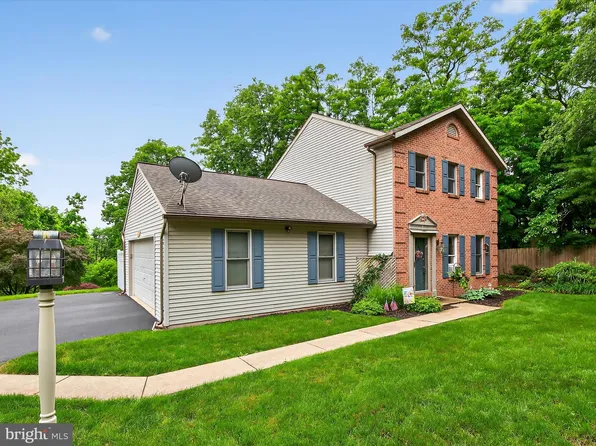 203 Pleasant Hill Dr, Lititz, PA 17543