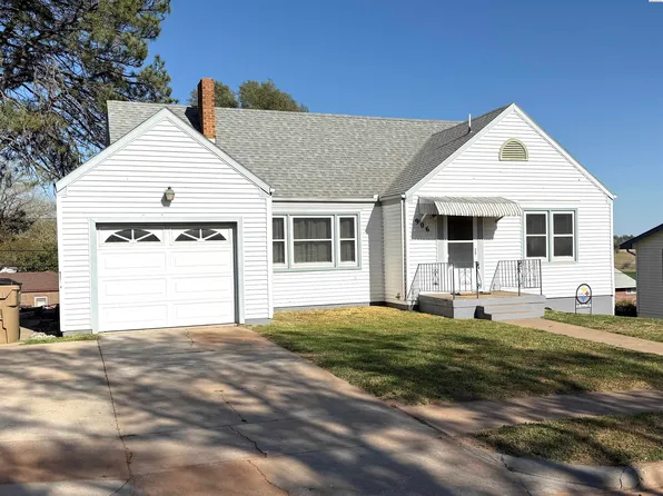 906 N Cedar St, Medicine Lodge, KS 67104