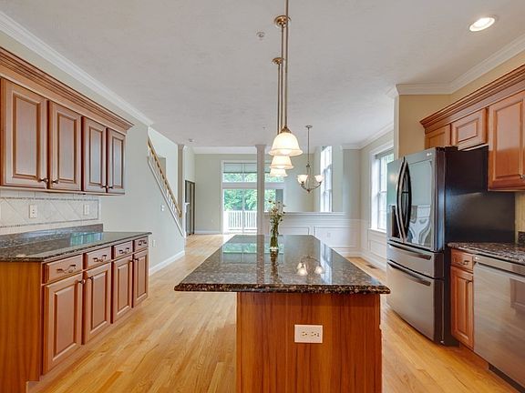5th image of 308 Sprucewood Ln #308