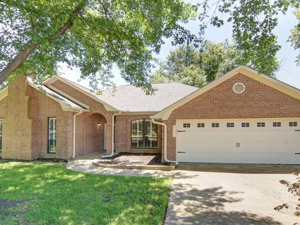 211 Spring Lake Dr, Mineola, TX 75773