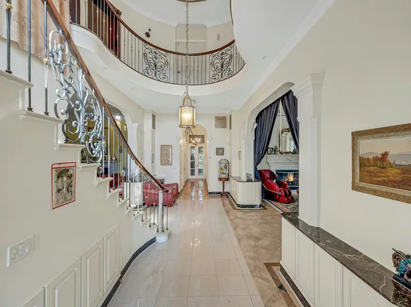 5440 Independence Avenue image 5 of 36