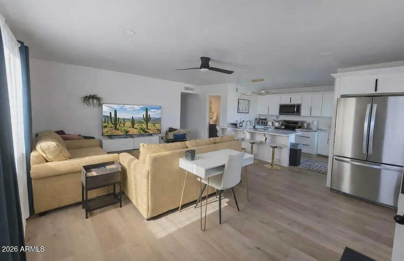 2 bed, 2.0 bath, 1026 sqft, $2,200 — Photo 4