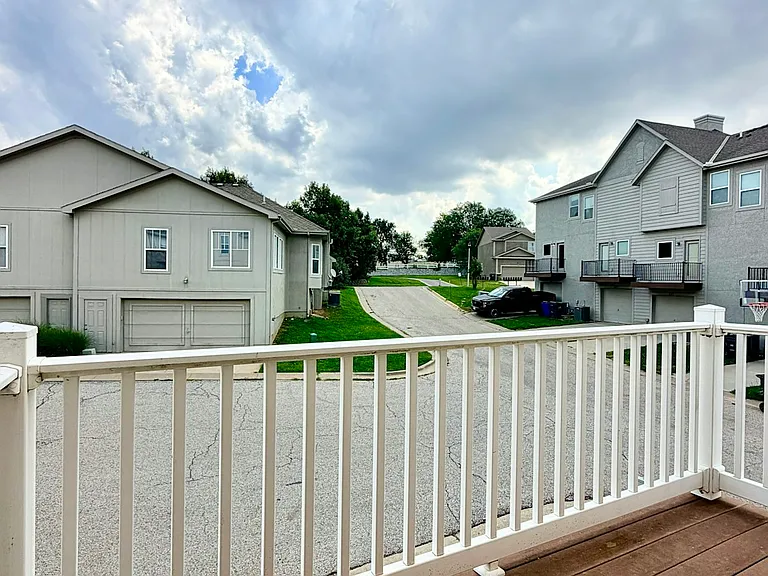 224 N Hedge Ln — Photo 9