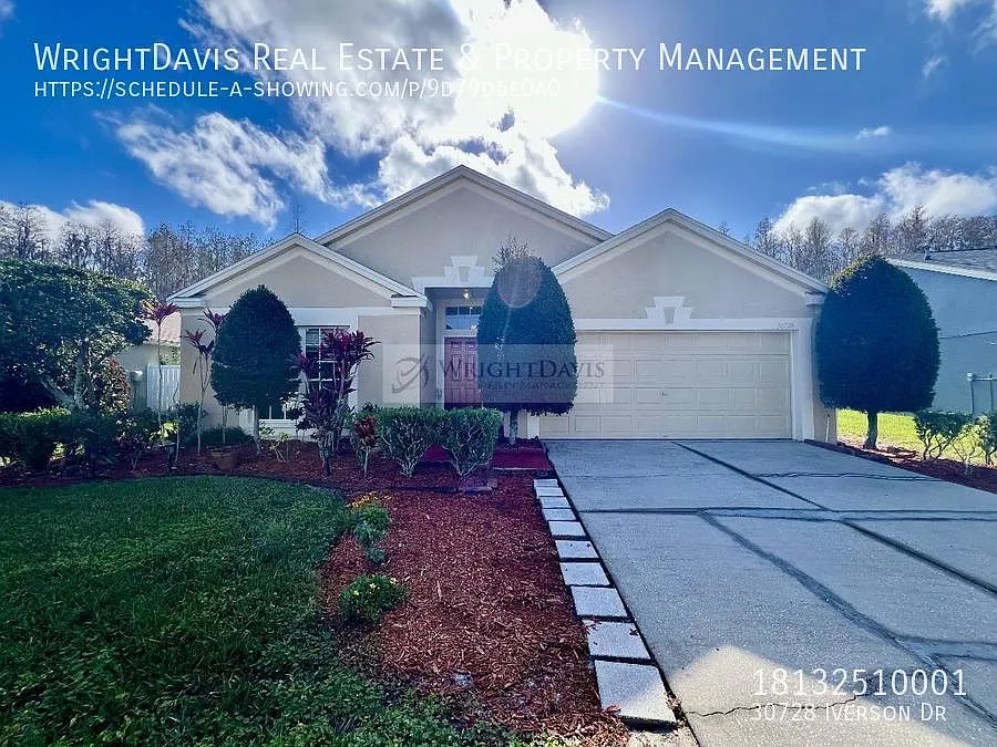 Beautiful 3/2 with 2 car garage in gated community! — Photo 1