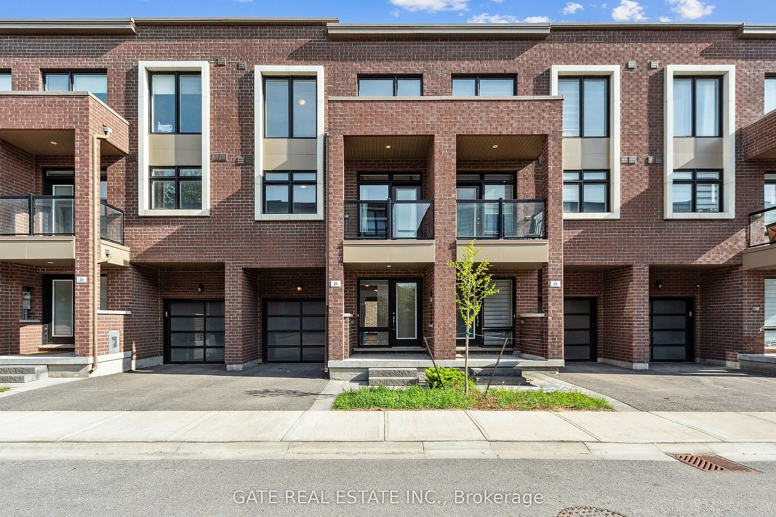 27 Moneypenny Pl photo 1