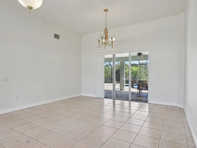 929 Hialeah St — Photo 11