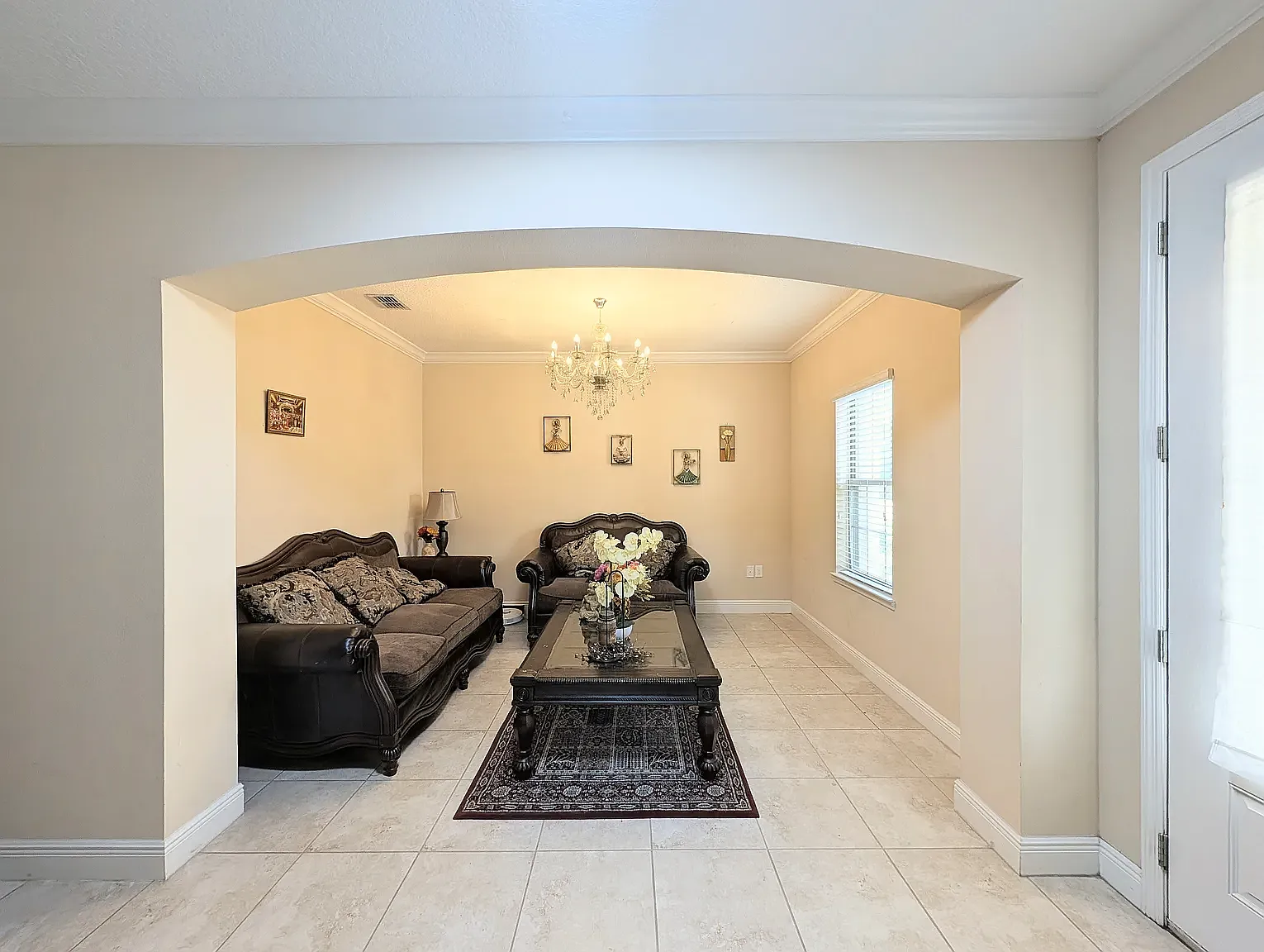 5 bed, 3.5 bath, 3200 sqft, $3,799 — Photo 3