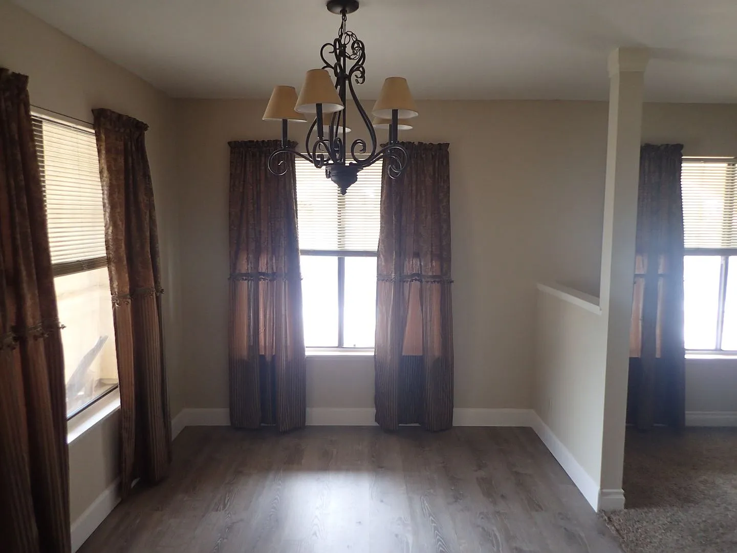 Corner house — Photo 4