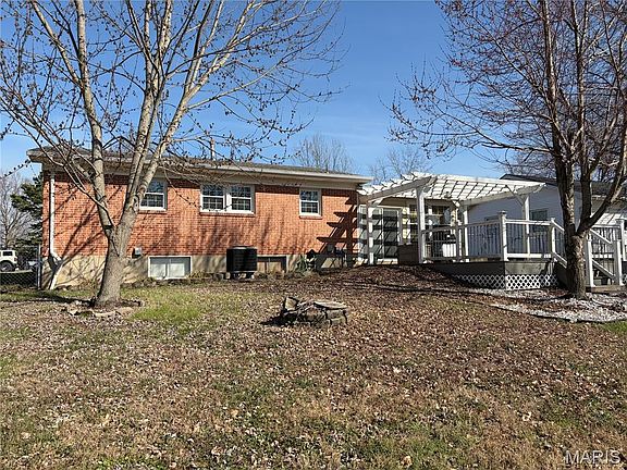 3rd image of 773 Crawford Cir