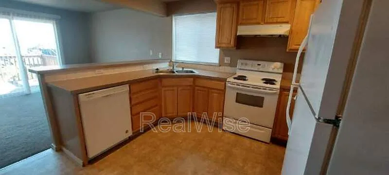 3 bed, 2.0 bath, 1260 sqft, $1,995 — Photo 4