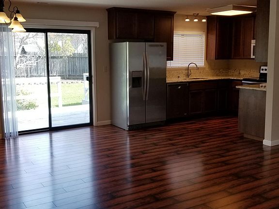 4th image of 2687 Country Club Dr