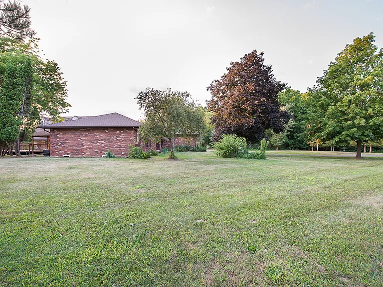 7666 Bishop Rd — Photo 4