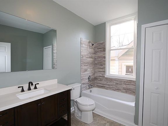 2nd image of 1835 Hewitt Ave #2