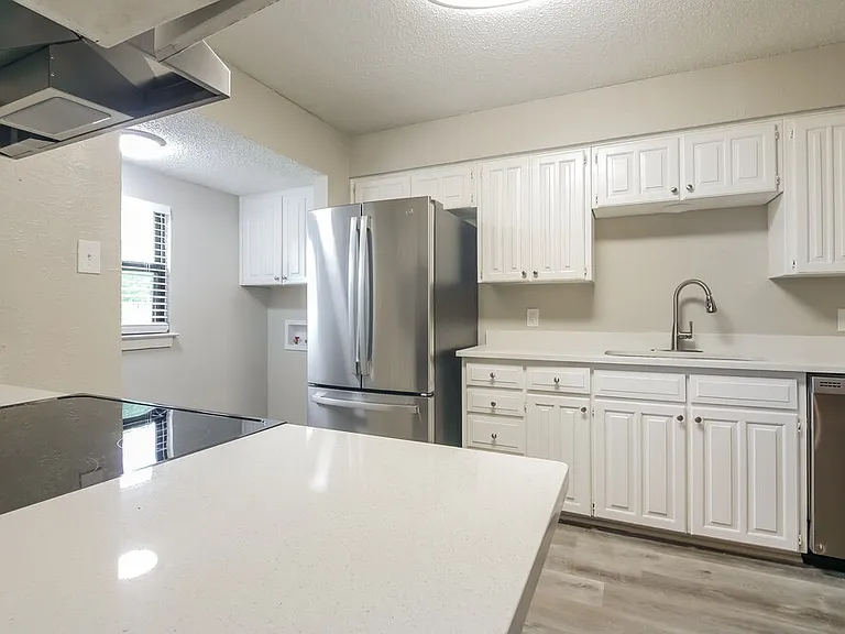 933 Lemontree Dr — Photo 8