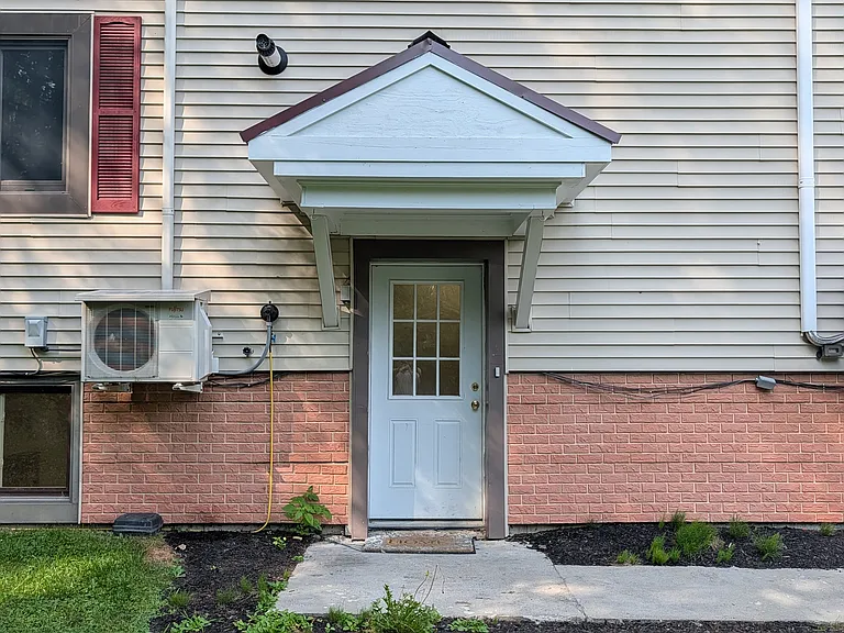 753 W River Rd #C — Photo 11