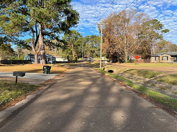 5th image of 3702 Sherwood Dr