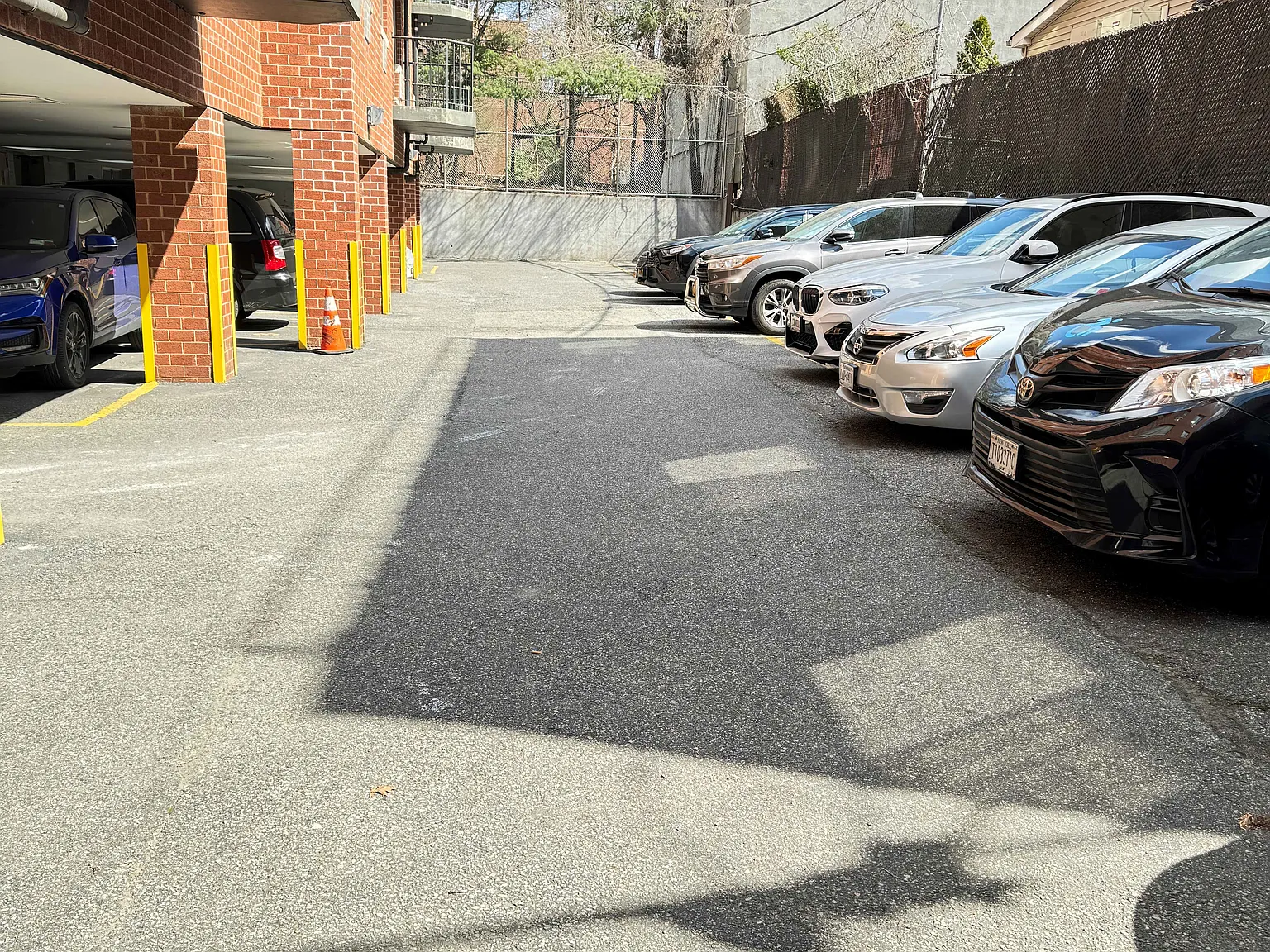 2 bed, 900 sqft, $3,100 — Photo 3