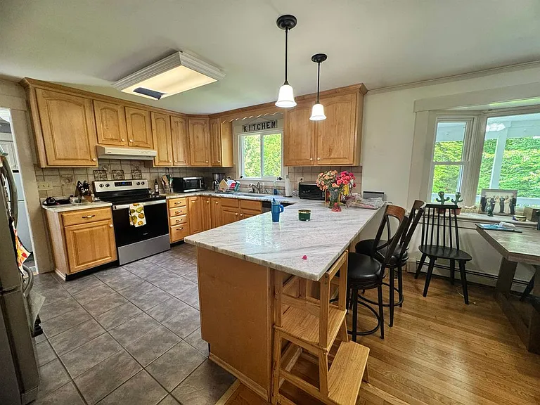 44 Stowell Rd — Photo 3