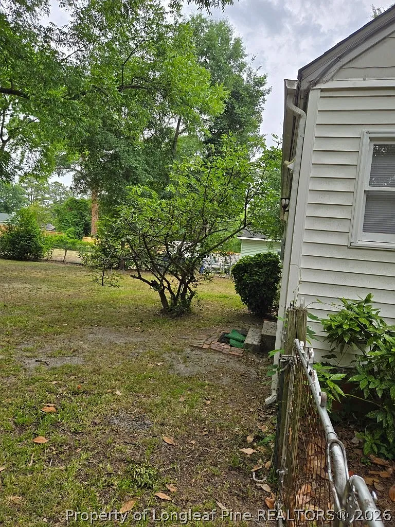 2 bed, 1.0 bath, 1070 sqft, $1,100 — Photo 2