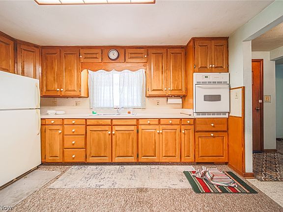 3rd image of 380 Barnard Rd