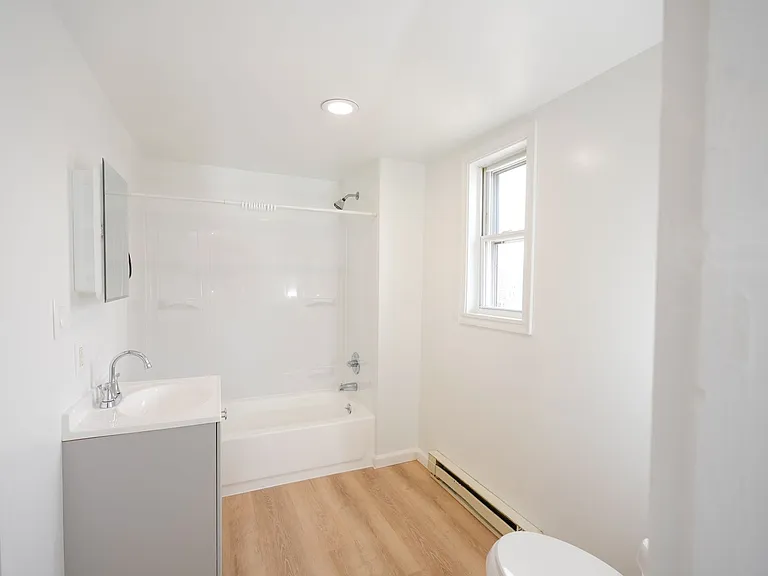 334 Ann St — Photo 16