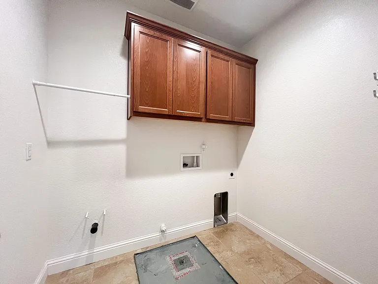 8428 Amber Valley Ln — Photo 36