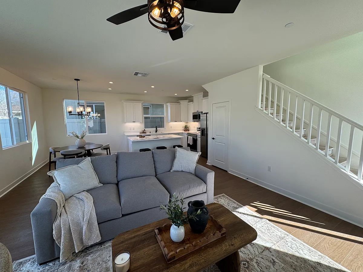 Building Photo - 34536 Carnation Ct