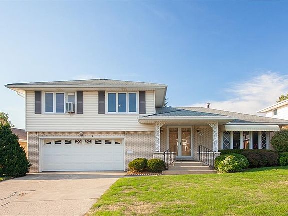 2nd image of 8 Villa Moraine Dr