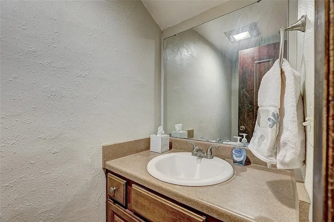 NW 34th St, Oklahoma City — Photo 2