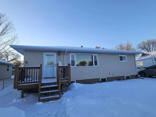17 21st St NW, Minot, ND 58703