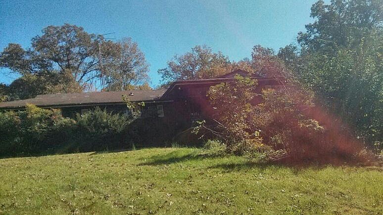 2nd image of 2920 Maryville Pike