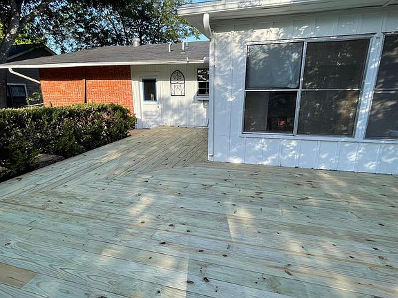 New deck (7/2022) creates an awesome outdoor entertaining space.
