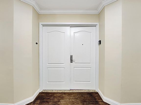 3rd image of 191 SE 20th Avenue #PH619
