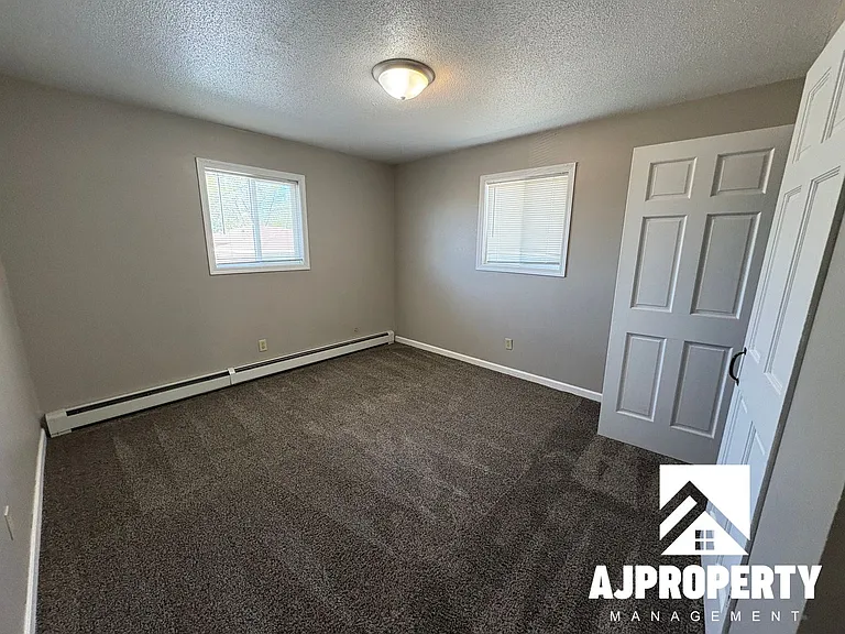 3309 S Elmwood Ave — Photo 7