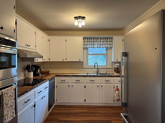 3rd image of 360 Harman St