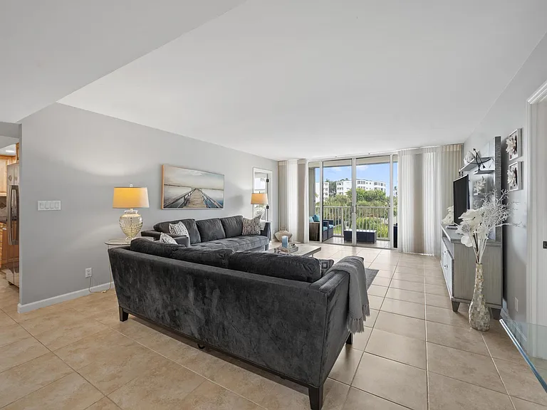 2860 S Ocean Blvd #316 — Photo 4