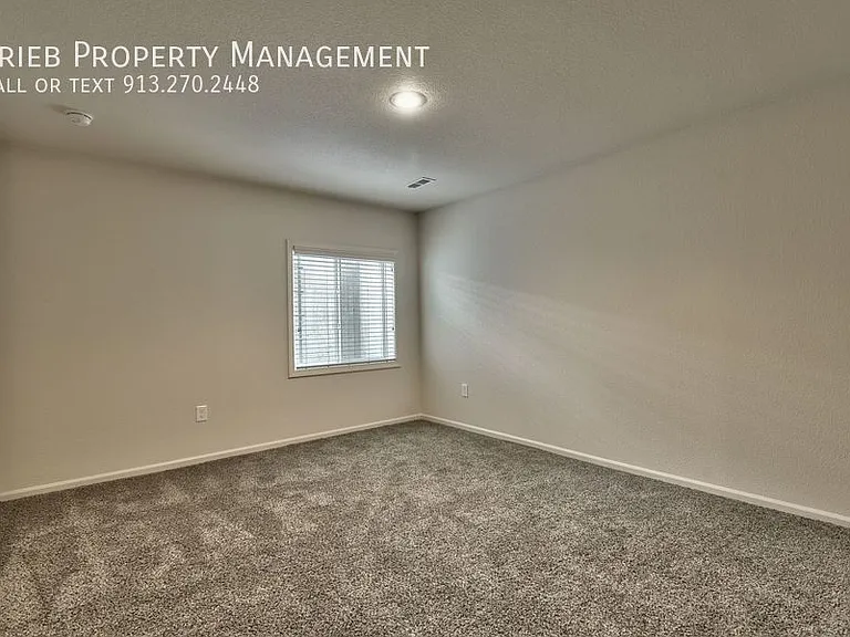 584 S Poplar St — Photo 34