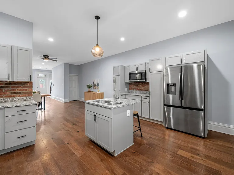 4247 Chouteau Ave — Photo 8