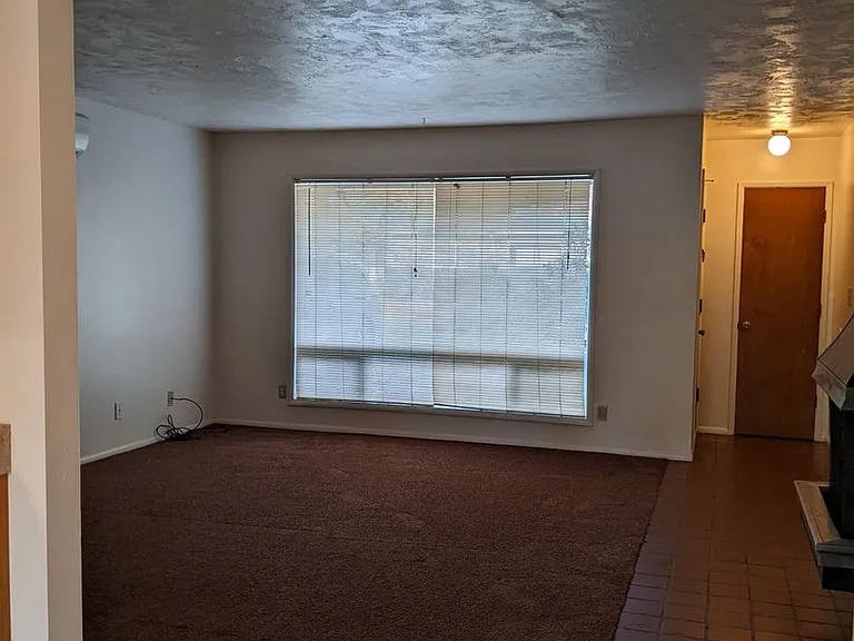 880 & 890 E 37th Ave — Photo 5