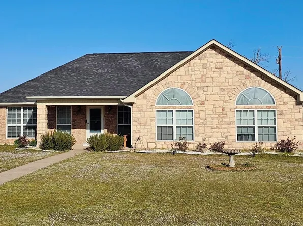1000 Morgan Ln, Blossom, TX 75416