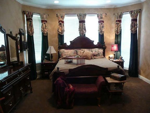 5th image of 15 Glen Abbey Ct