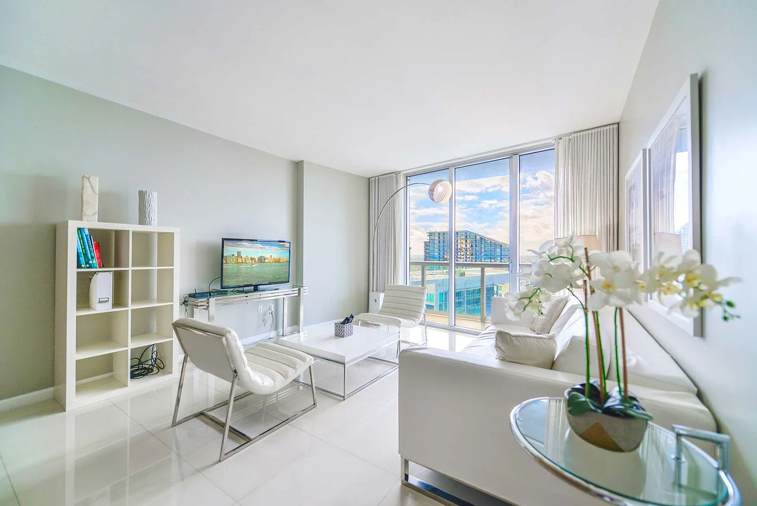 1 bed, 1.0 bath, 839 sqft, $3,116 — Photo 3