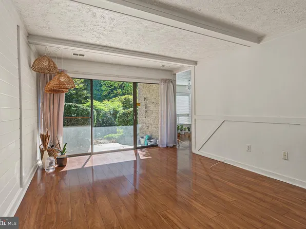 403 Christopher Ave APT 17, Gaithersburg, MD 20879
