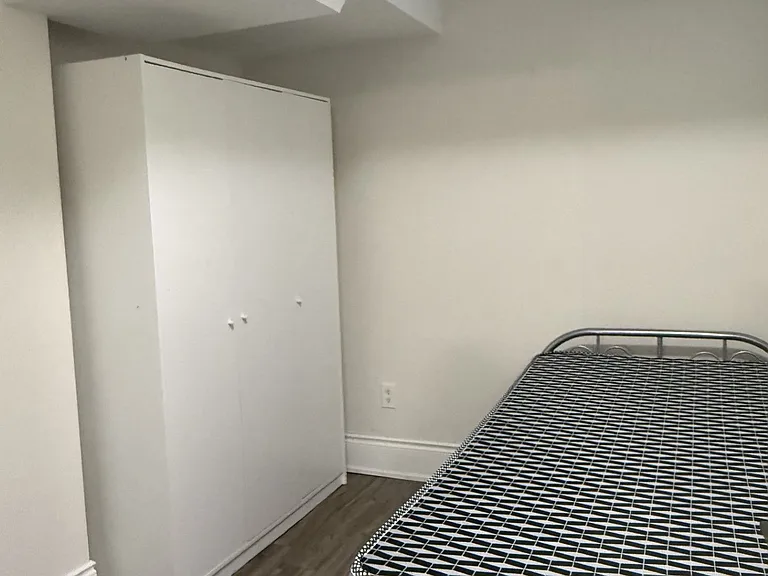 25 Westbourne Ave #BASEMENT — Photo 14
