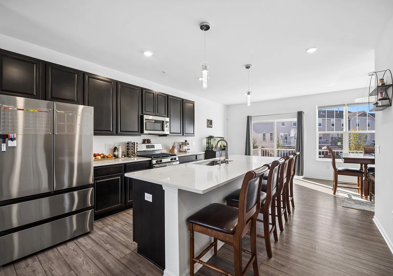 2 bed, 2.5 bath, 1600 sqft, $2,600 — Photo 2