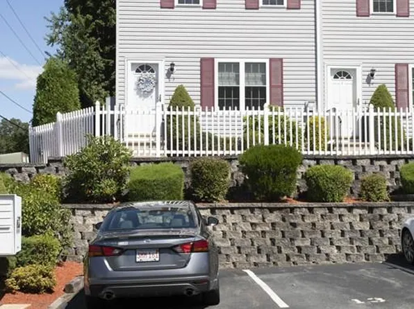 5239 N Main St APT 13, Fall River, MA 02720