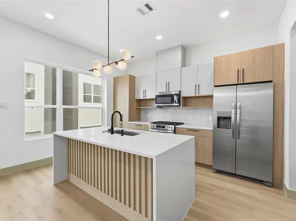 2953 Delafield St, Houston, TX 77023