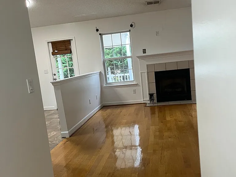 1819 Arlington Ave — Photo 3